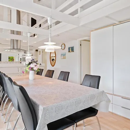 Nyaraló Gorgeous In Vaeggerlose With Sauna Bøtø By