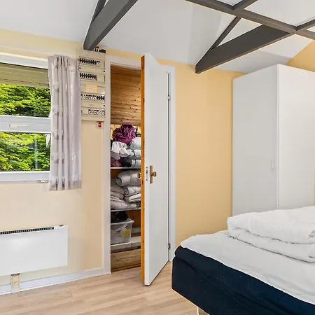 Сasa de vacaciones Preciosa Casa En Væggerløse Con Sauna Bøtø By